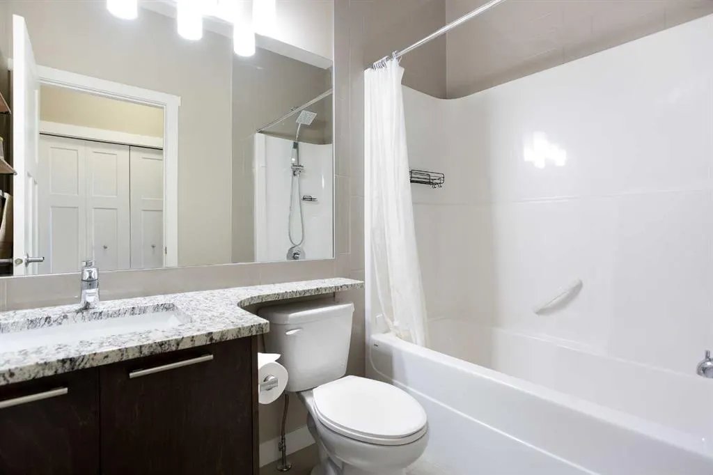 107 Evanston Manor NW