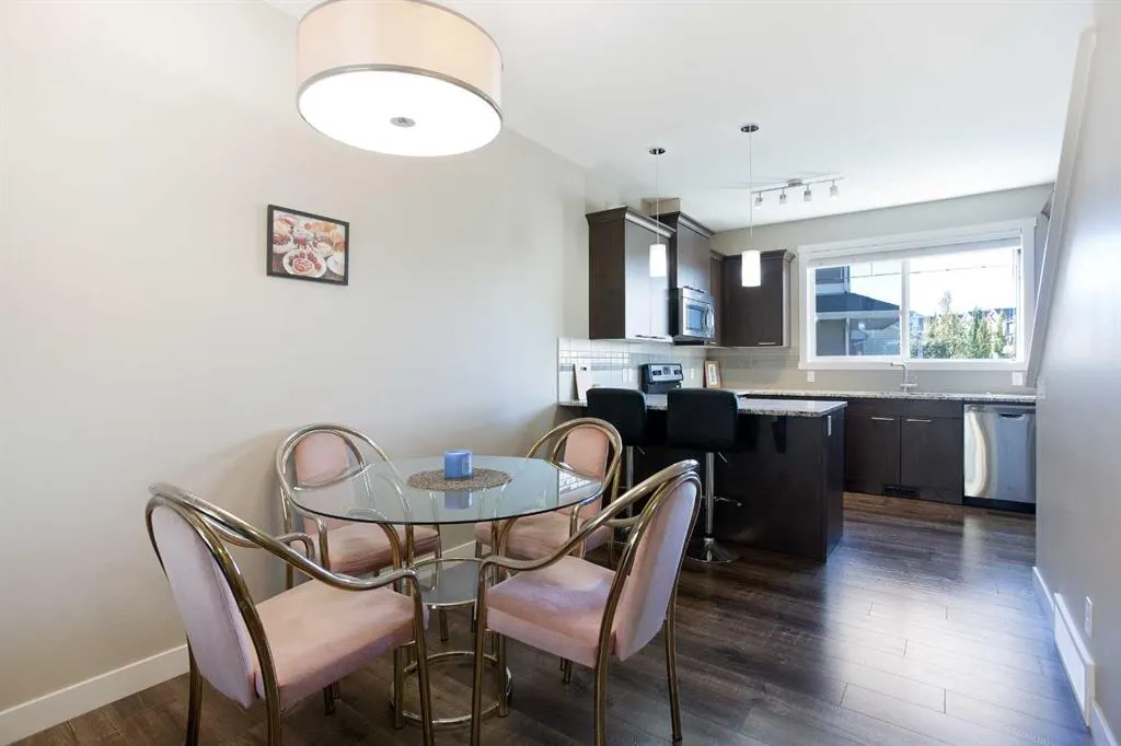 107 Evanston Manor NW