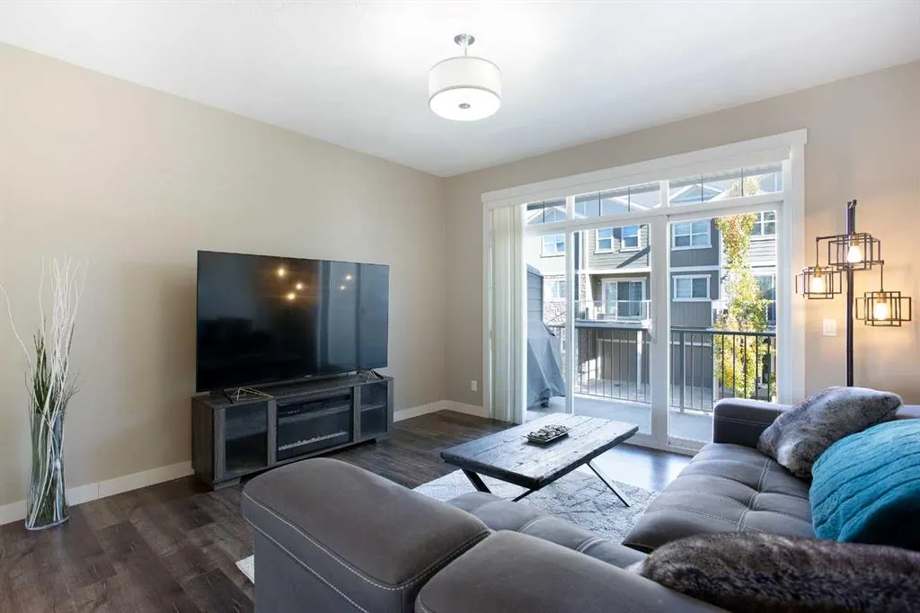 107 Evanston Manor NW
