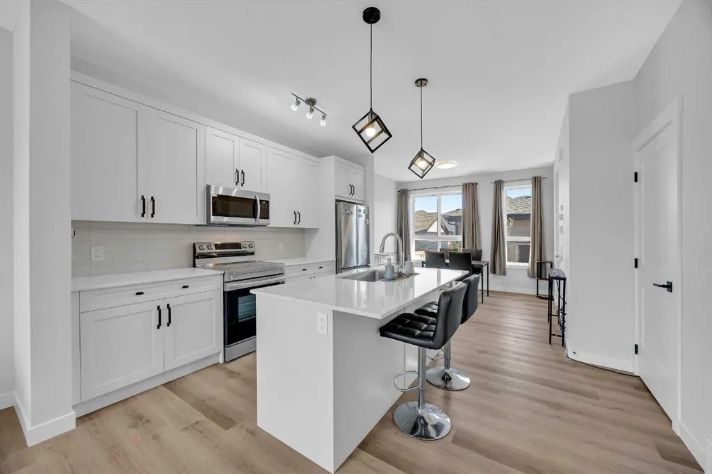32 Silverton Glen Green SW