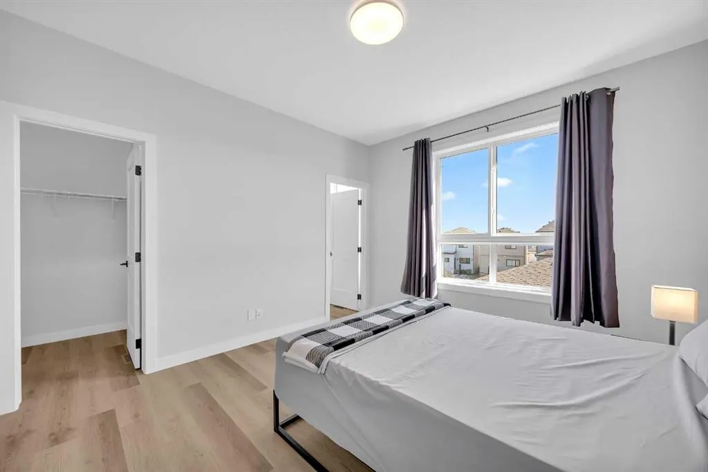 32 Silverton Glen Green SW