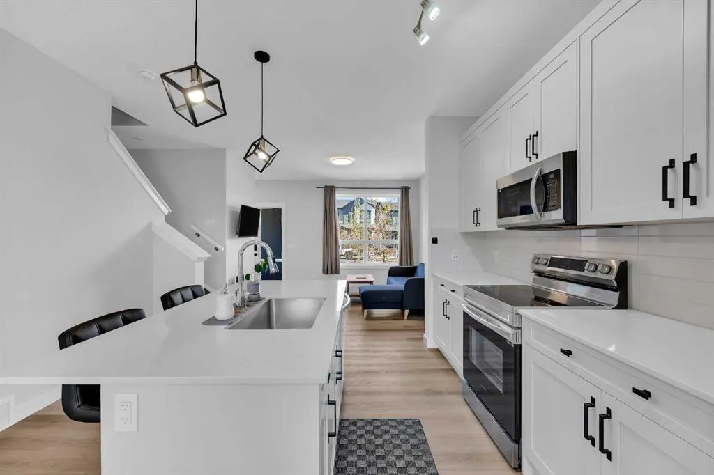 32 Silverton Glen Green SW