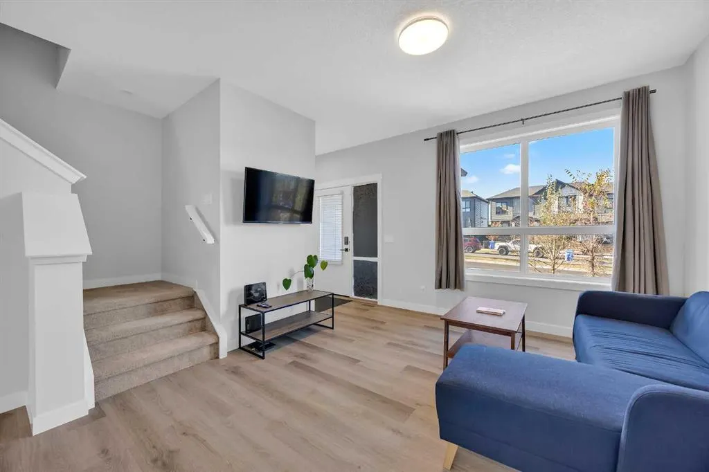32 Silverton Glen Green SW