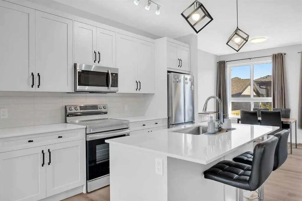 32 Silverton Glen Green SW