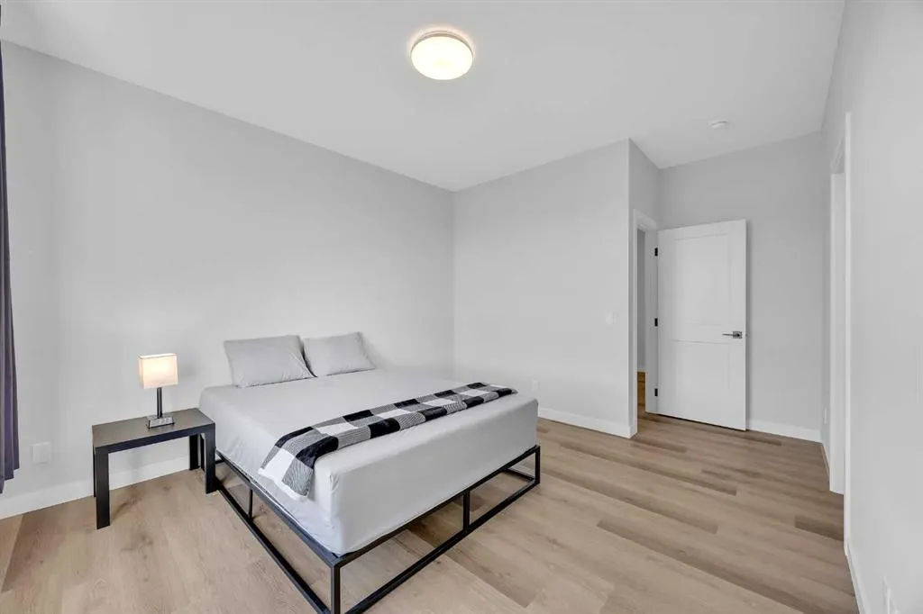 32 Silverton Glen Green SW