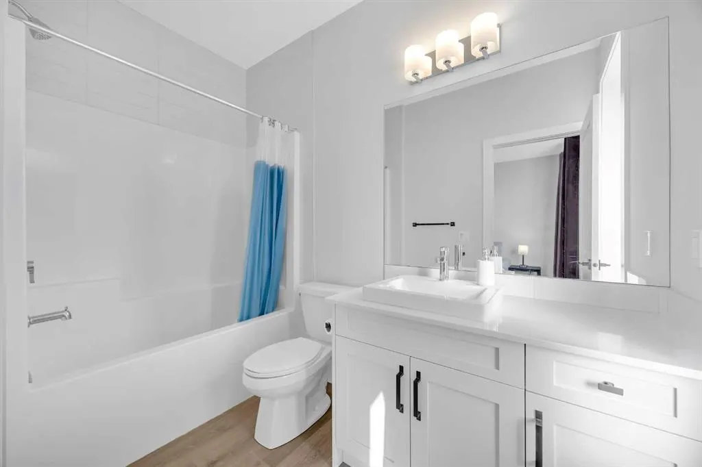 32 Silverton Glen Green SW