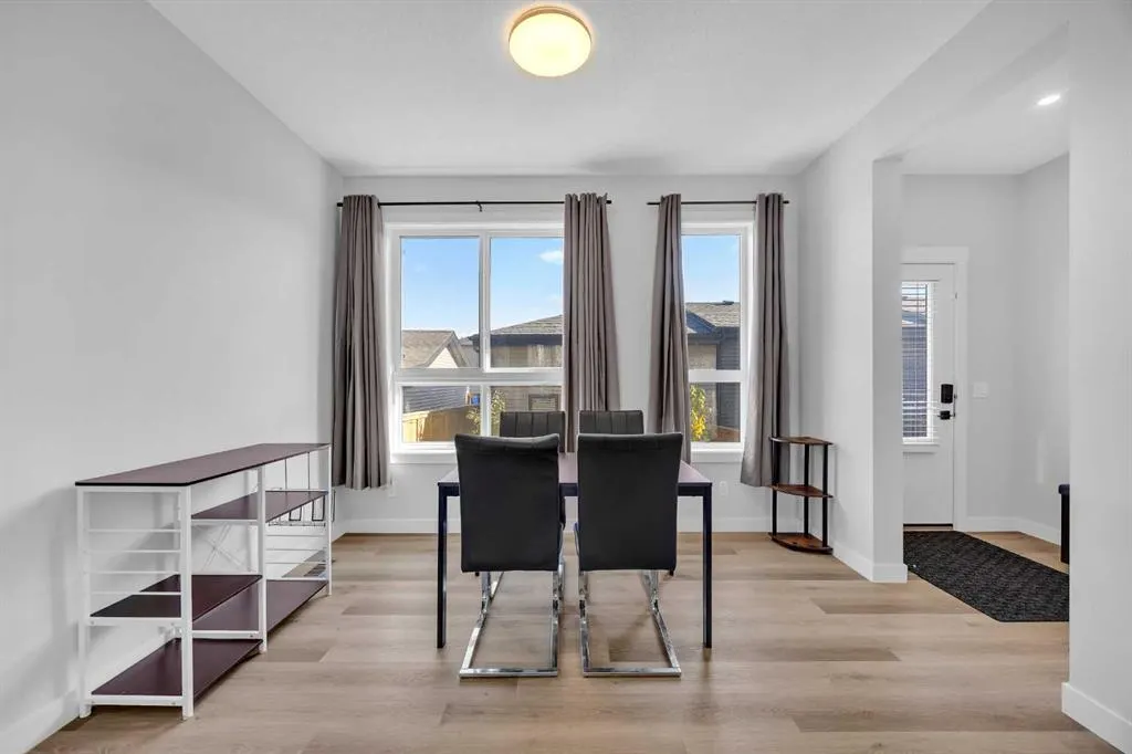 32 Silverton Glen Green SW