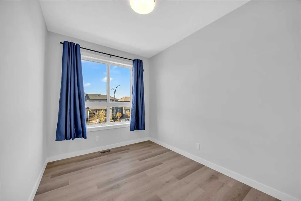 32 Silverton Glen Green SW