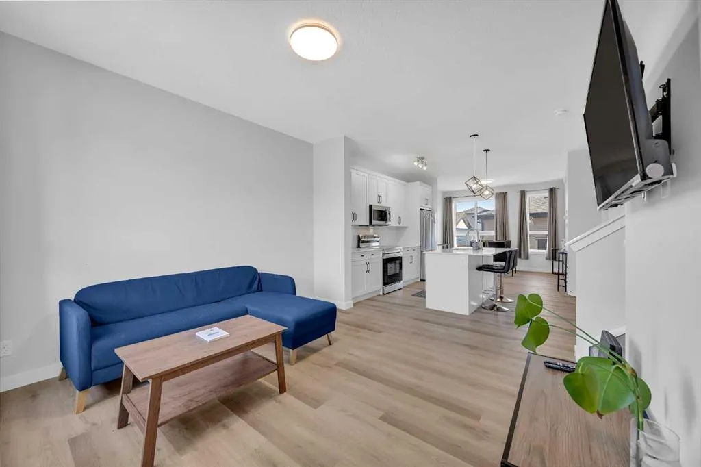 32 Silverton Glen Green SW
