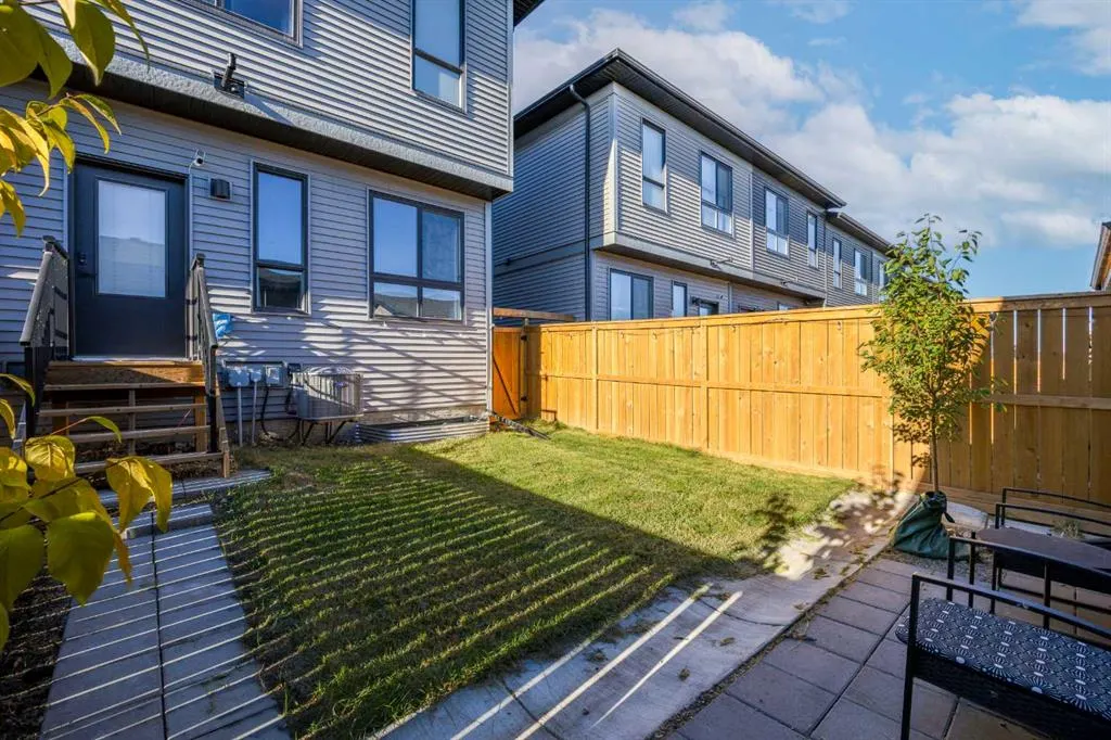 32 Silverton Glen Green SW