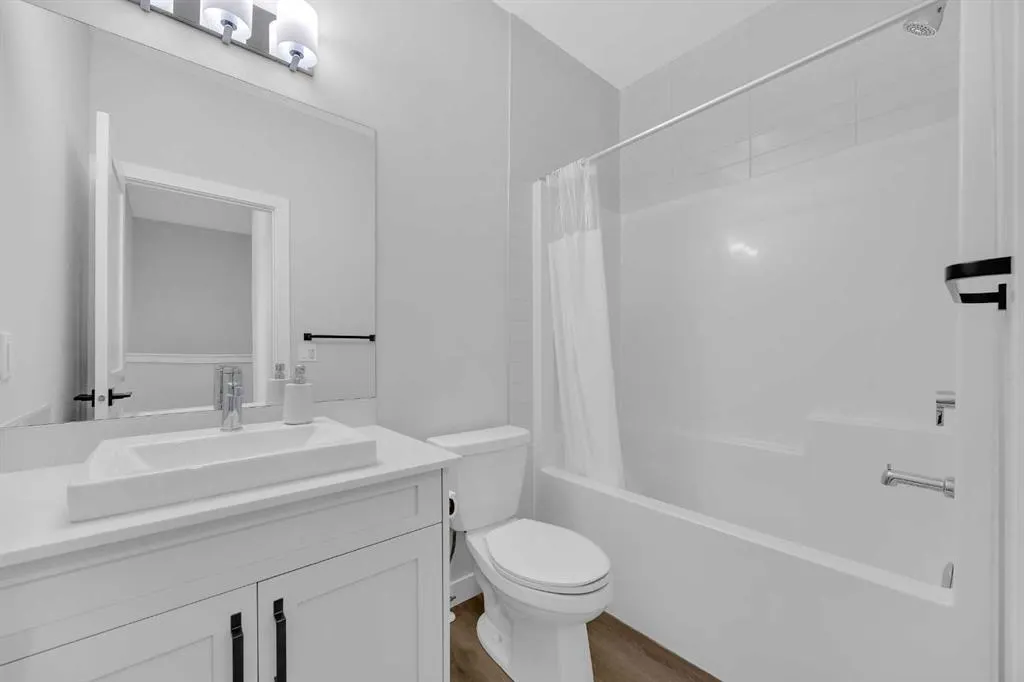 32 Silverton Glen Green SW