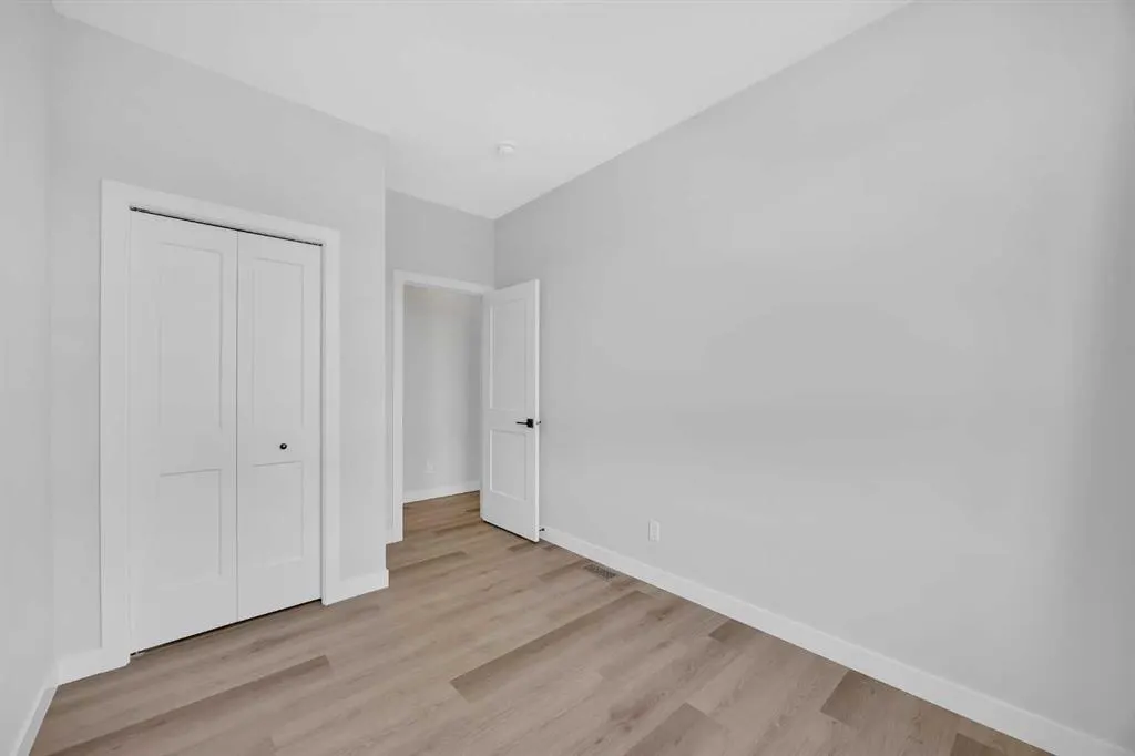 32 Silverton Glen Green SW