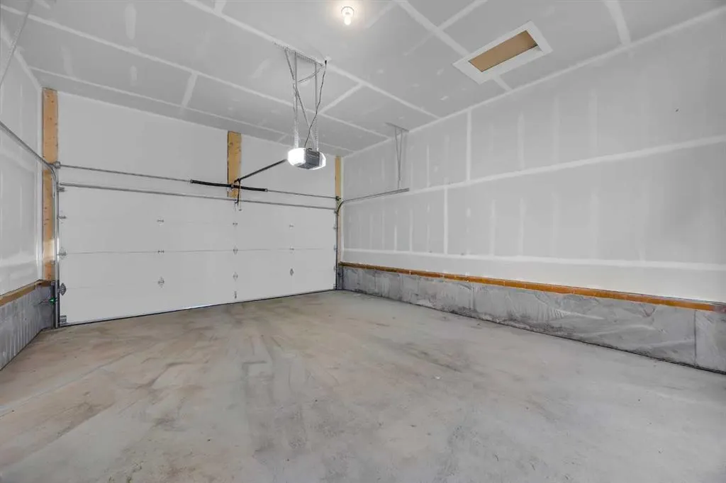 32 Silverton Glen Green SW