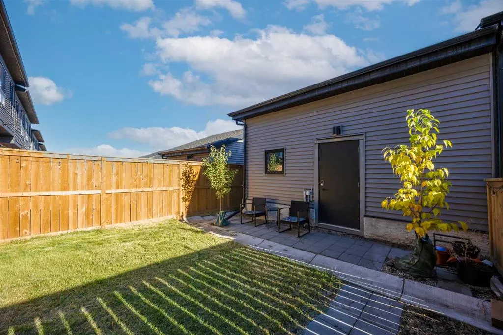 32 Silverton Glen Green SW