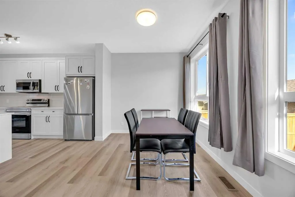 32 Silverton Glen Green SW
