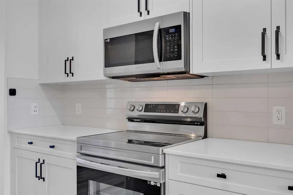 32 Silverton Glen Green SW