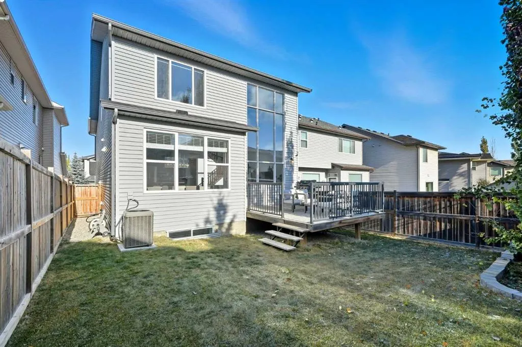 587 Panora Way NW