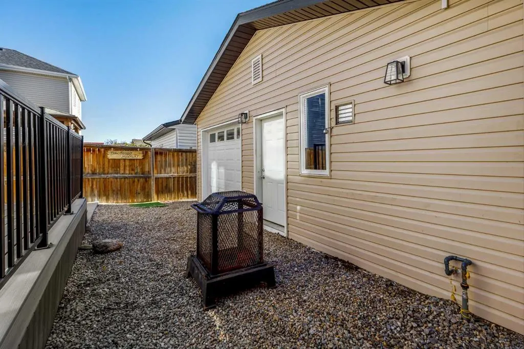 232 Copperpond Parade SE