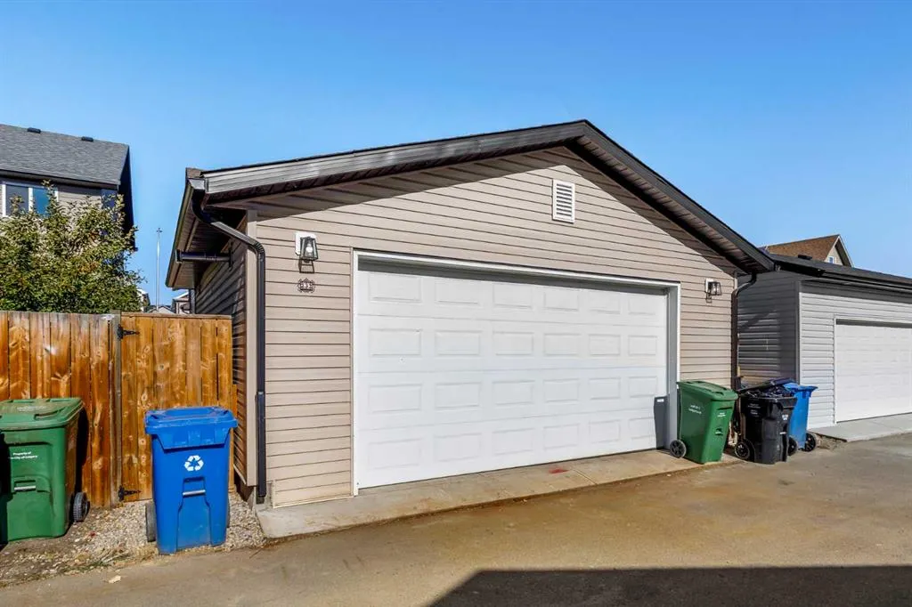 232 Copperpond Parade SE