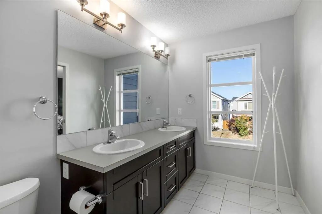 232 Copperpond Parade SE