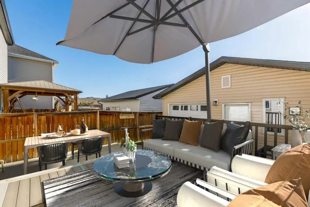232 Copperpond Parade SE