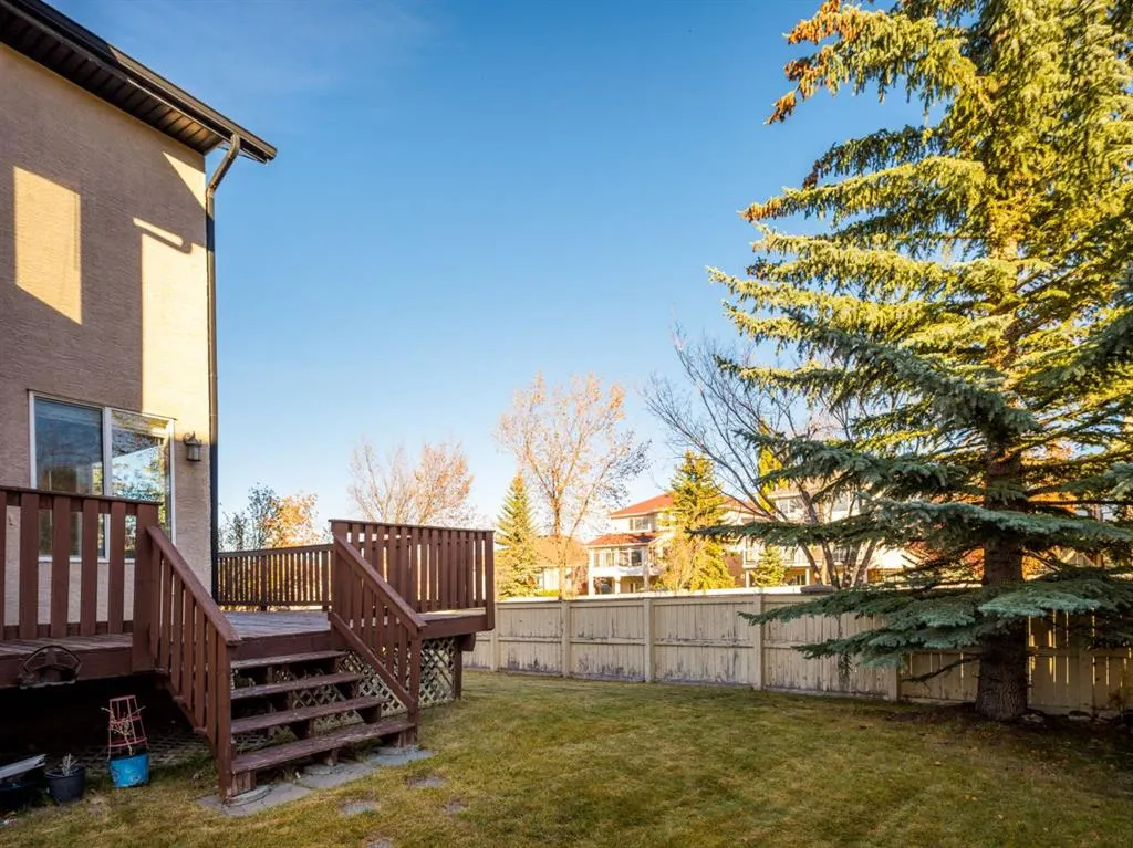 38 Simcoe Crescent SW
