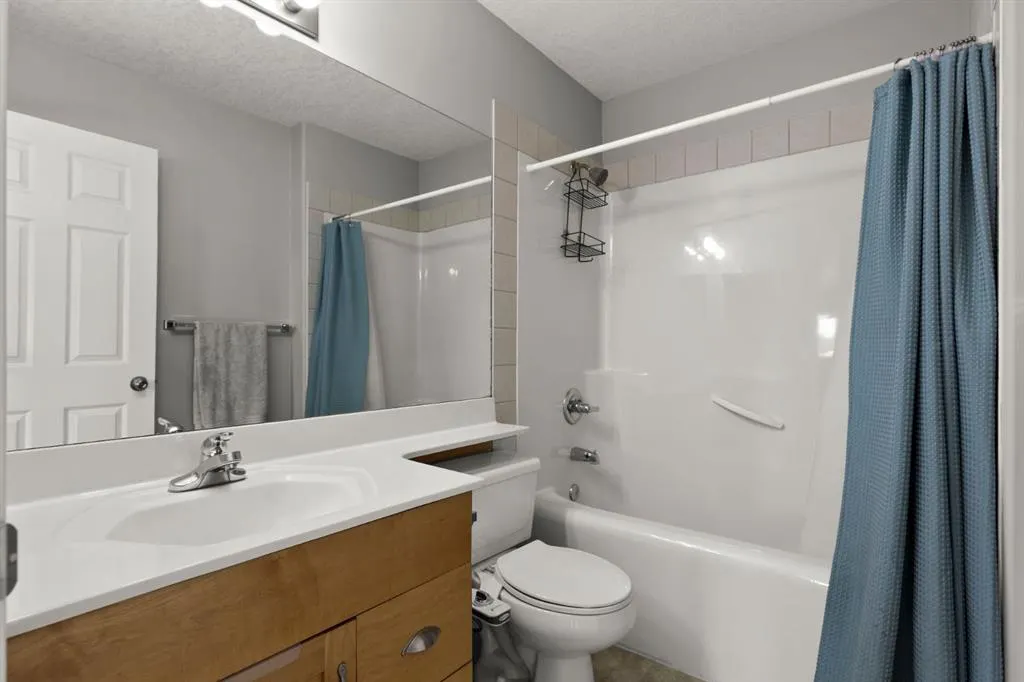 38 Simcoe Crescent SW