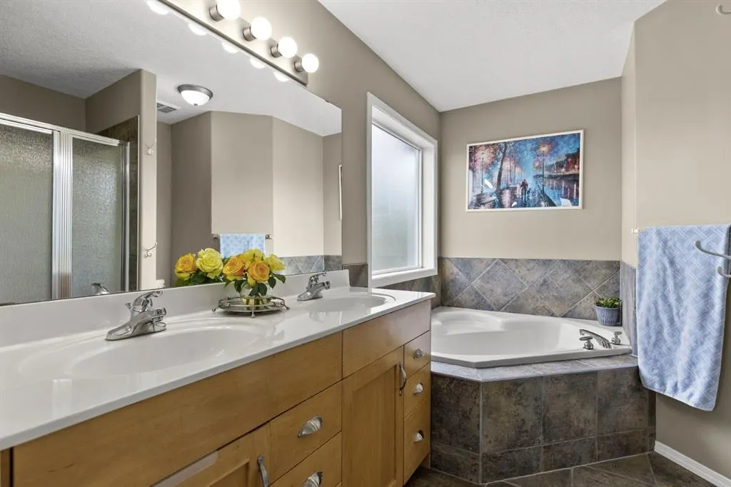 38 Simcoe Crescent SW