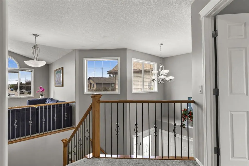 38 Simcoe Crescent SW