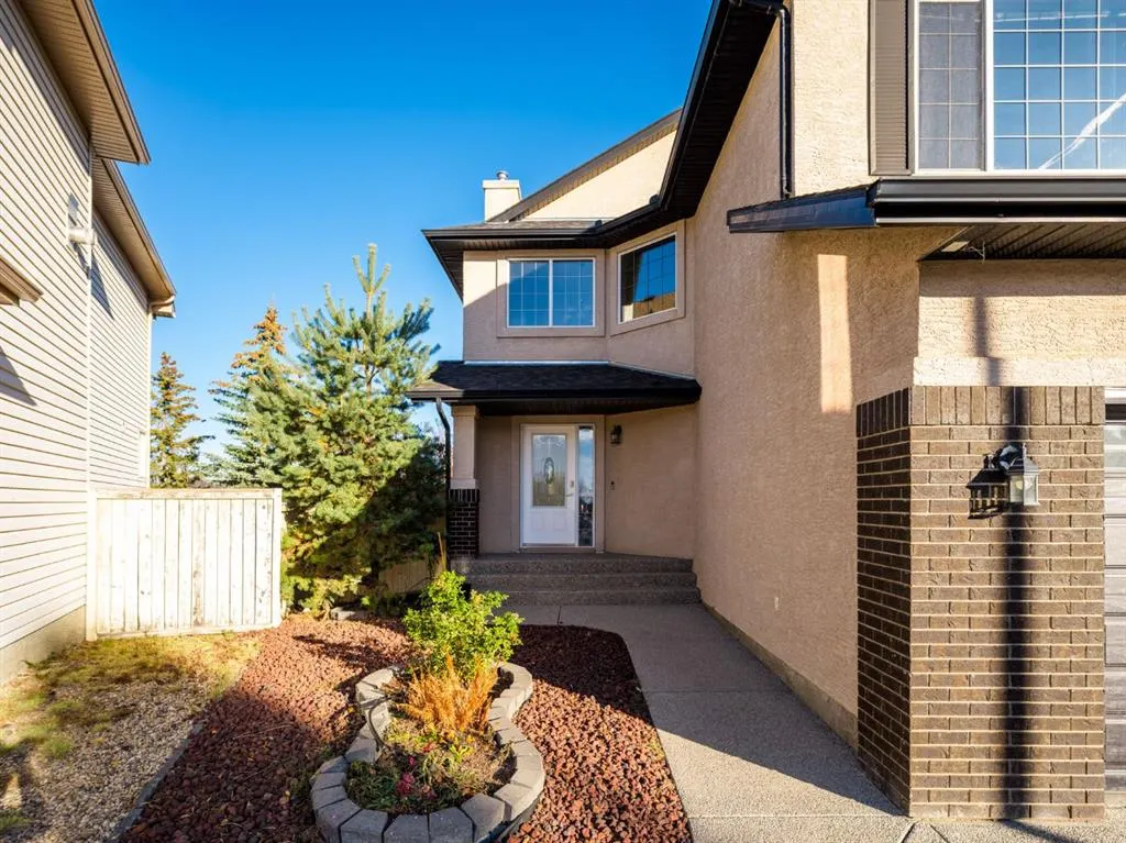 38 Simcoe Crescent SW