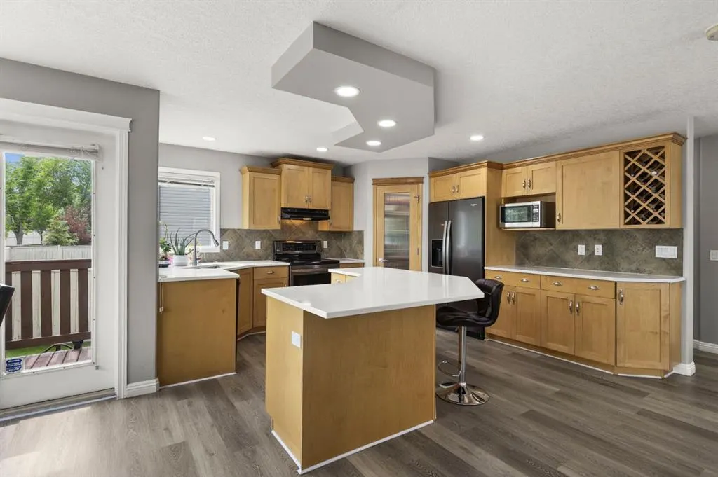 38 Simcoe Crescent SW