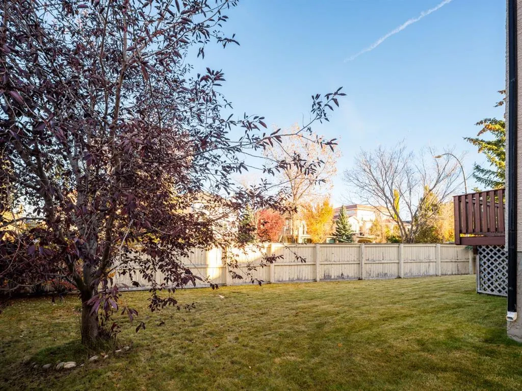 38 Simcoe Crescent SW