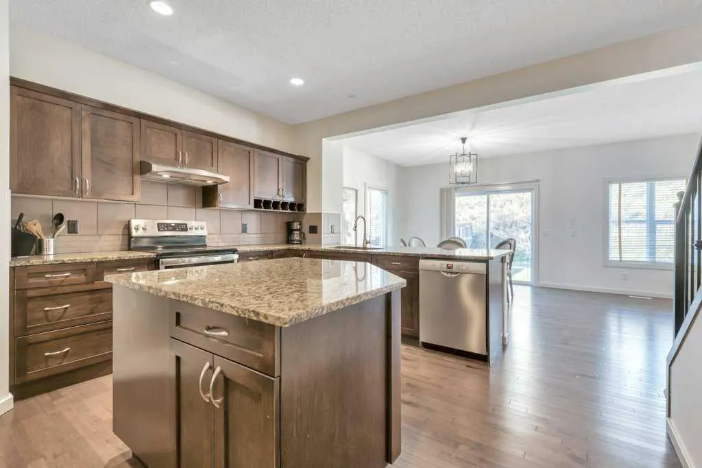 323 St Moritz Drive SW