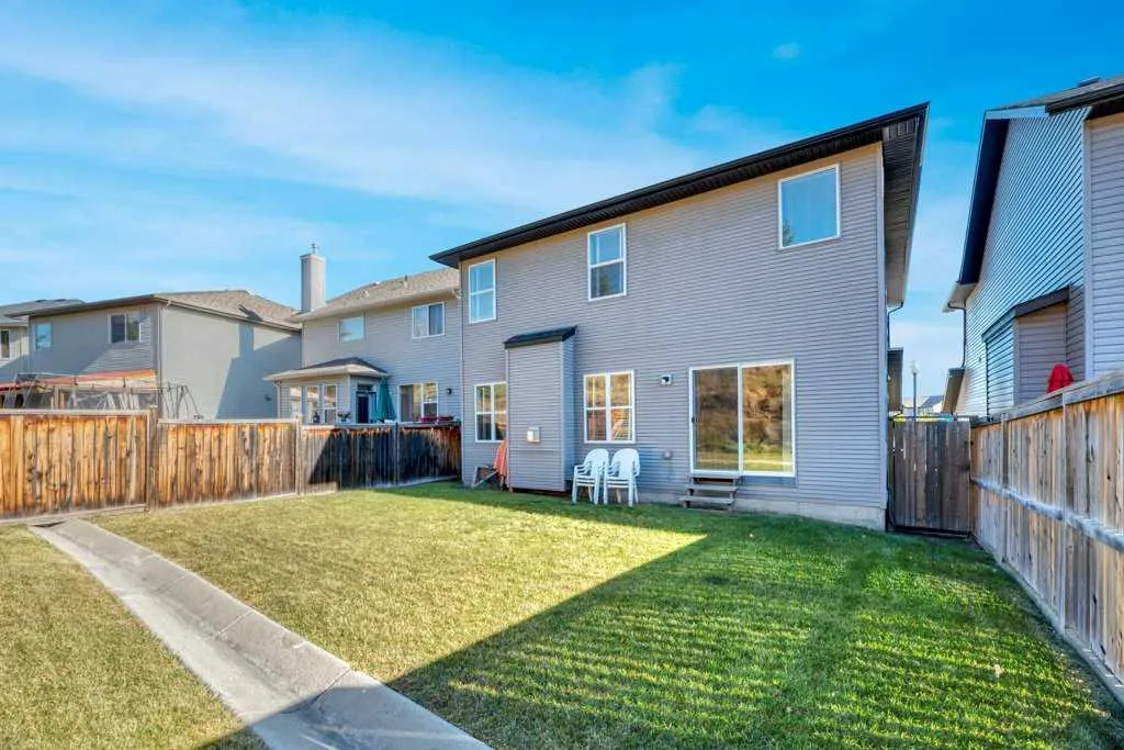 323 St Moritz Drive SW
