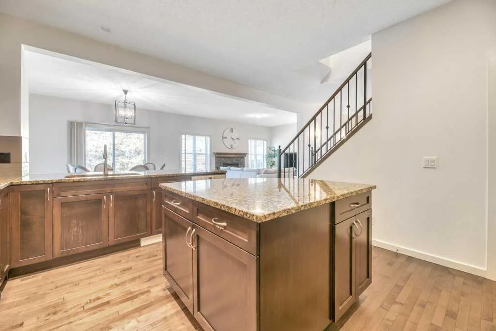 323 St Moritz Drive SW