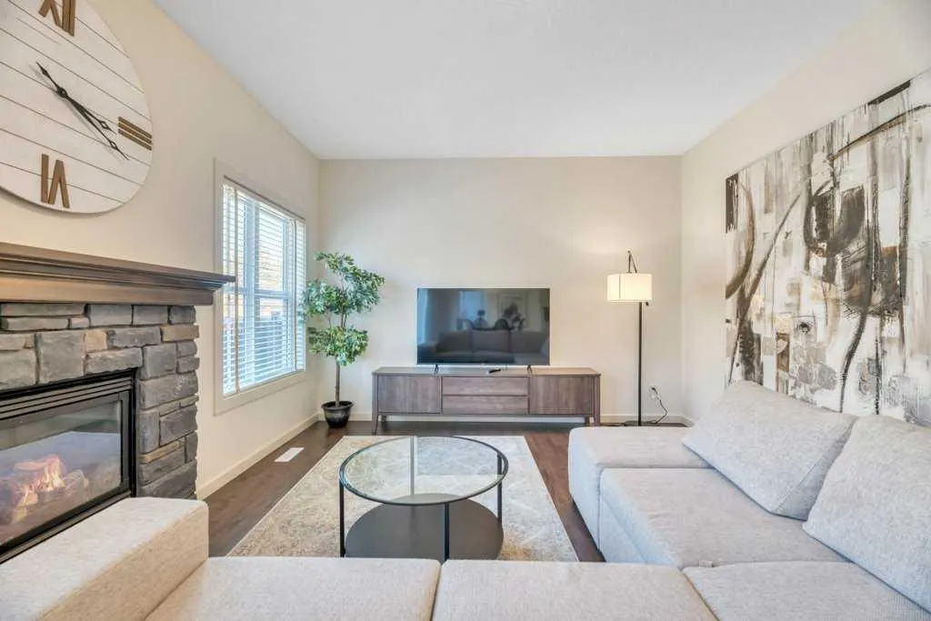 323 St Moritz Drive SW