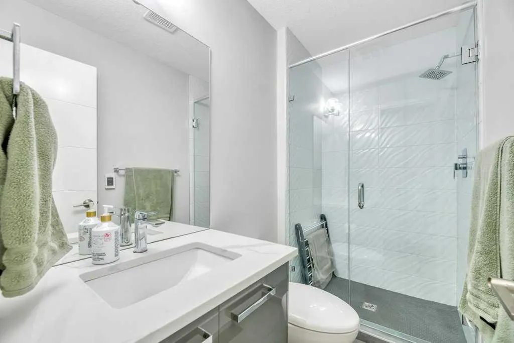 15 Midlake Green SE