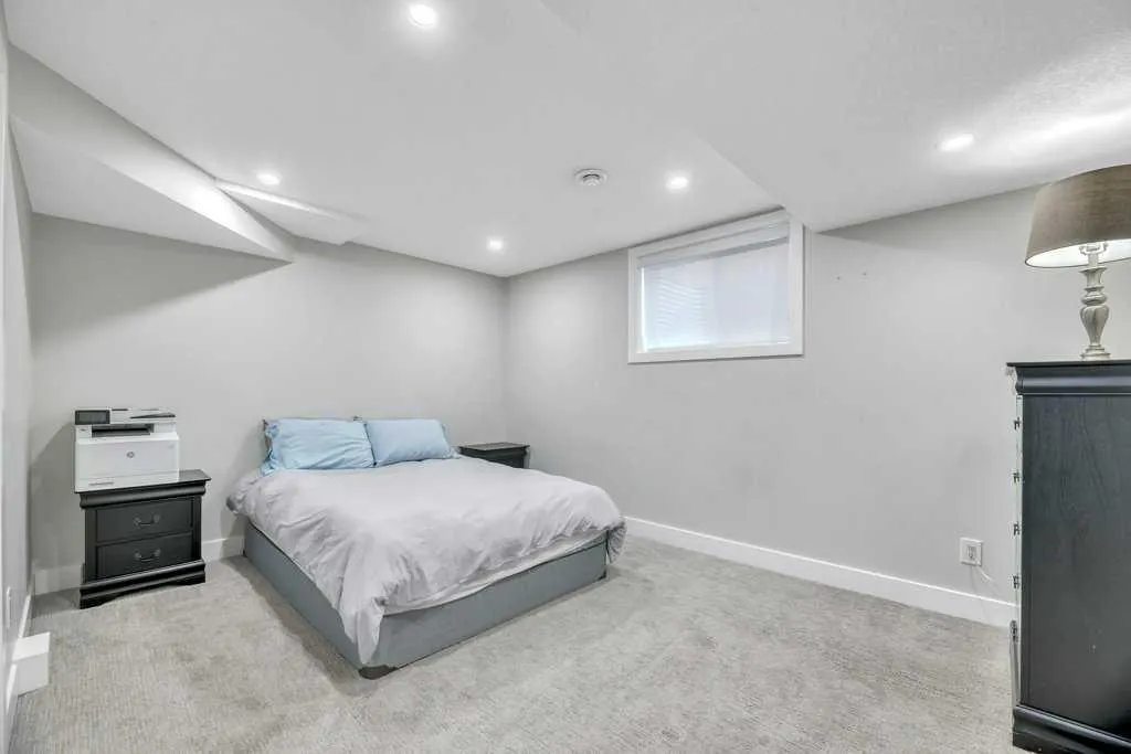 15 Midlake Green SE