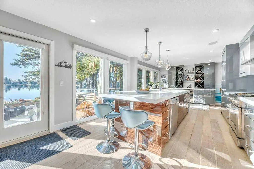 15 Midlake Green SE