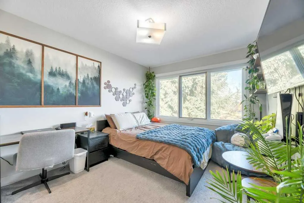 15 Midlake Green SE