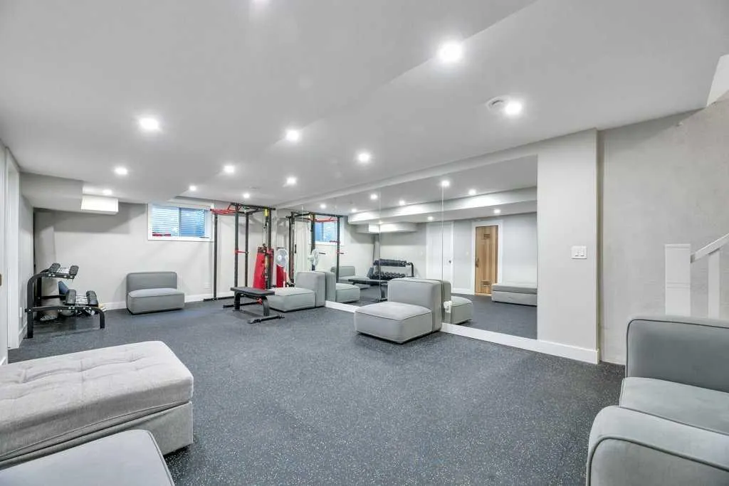 15 Midlake Green SE