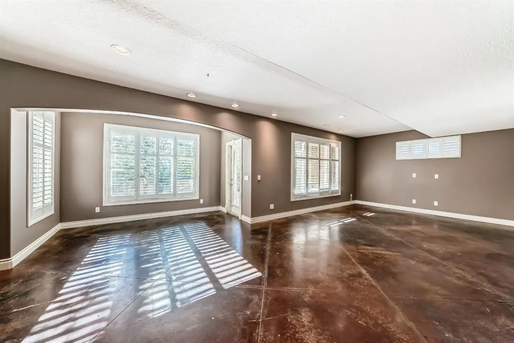 84 Evergreen Lane SW