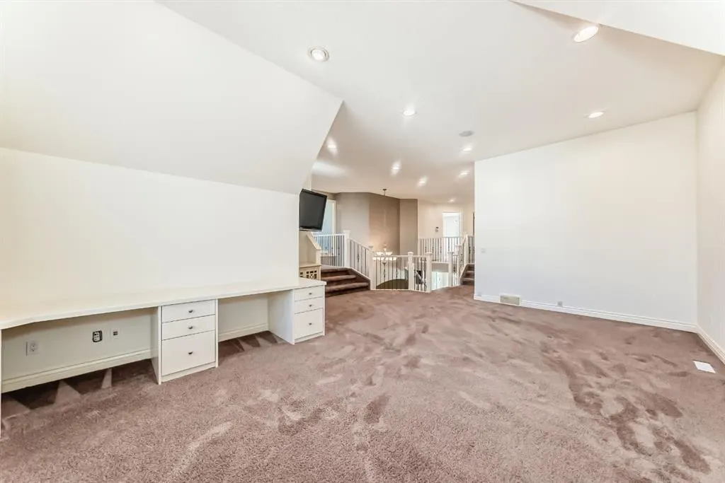 84 Evergreen Lane SW