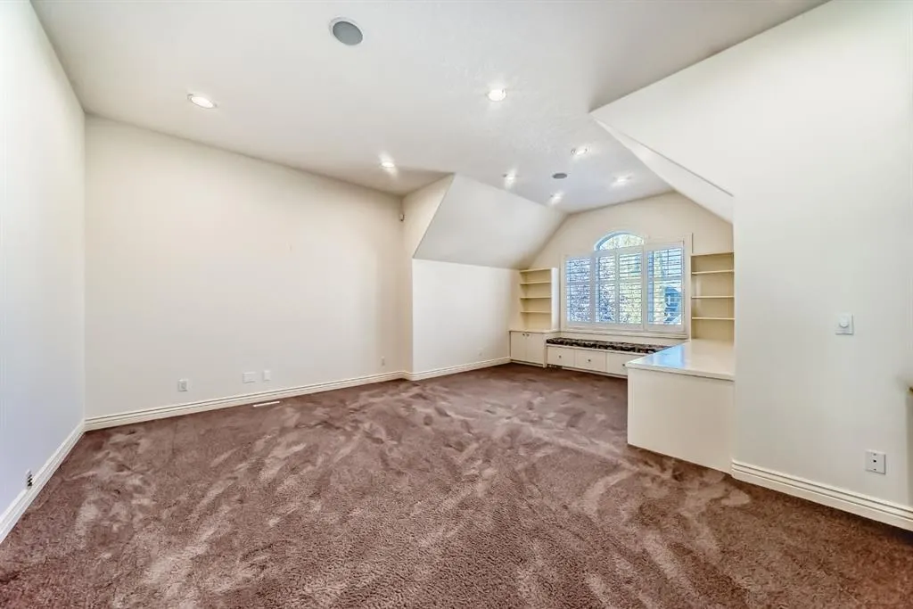 84 Evergreen Lane SW
