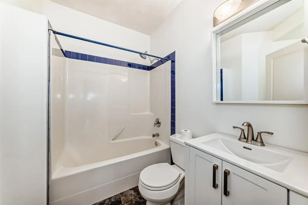 84 Evergreen Lane SW