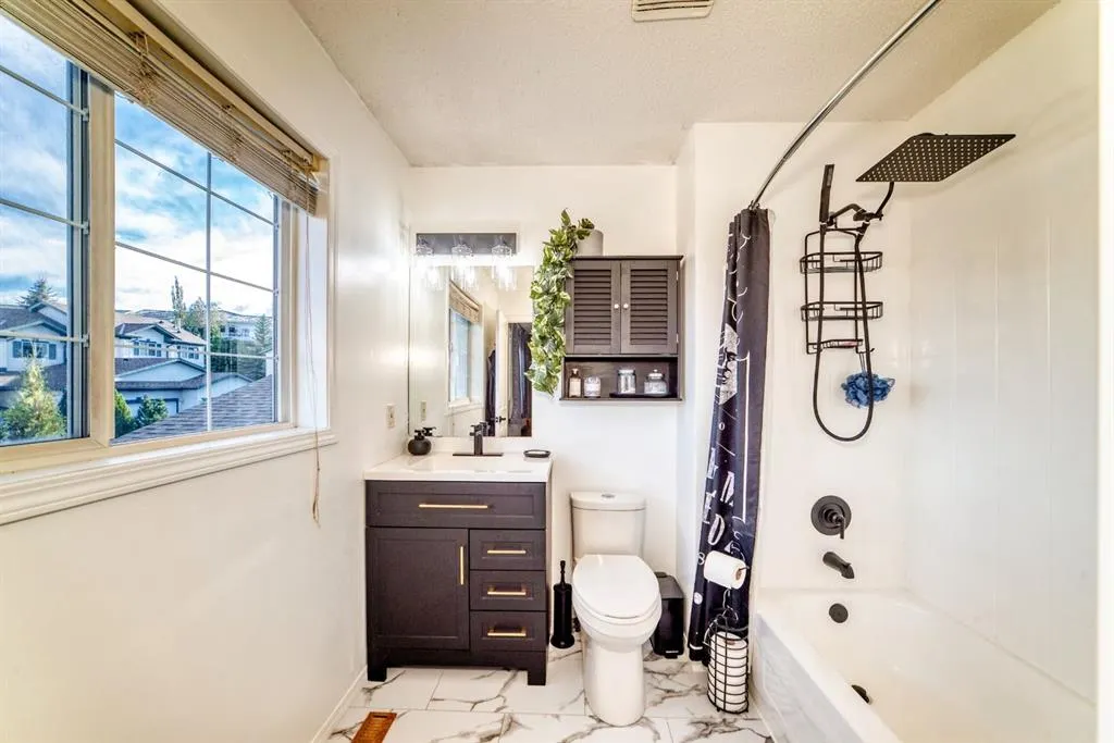122 Bow Ridge Crescent, #8