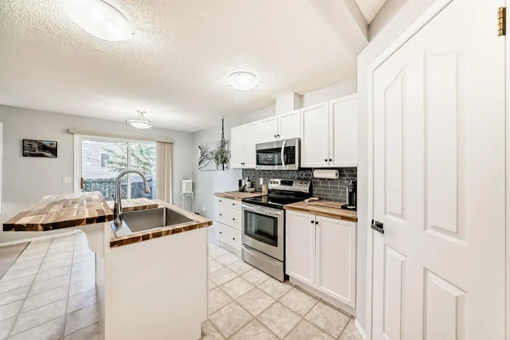 122 Bow Ridge Crescent, #8