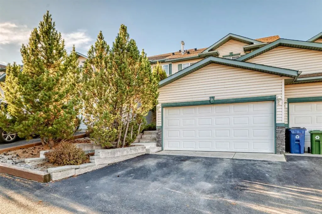 122 Bow Ridge Crescent, #8