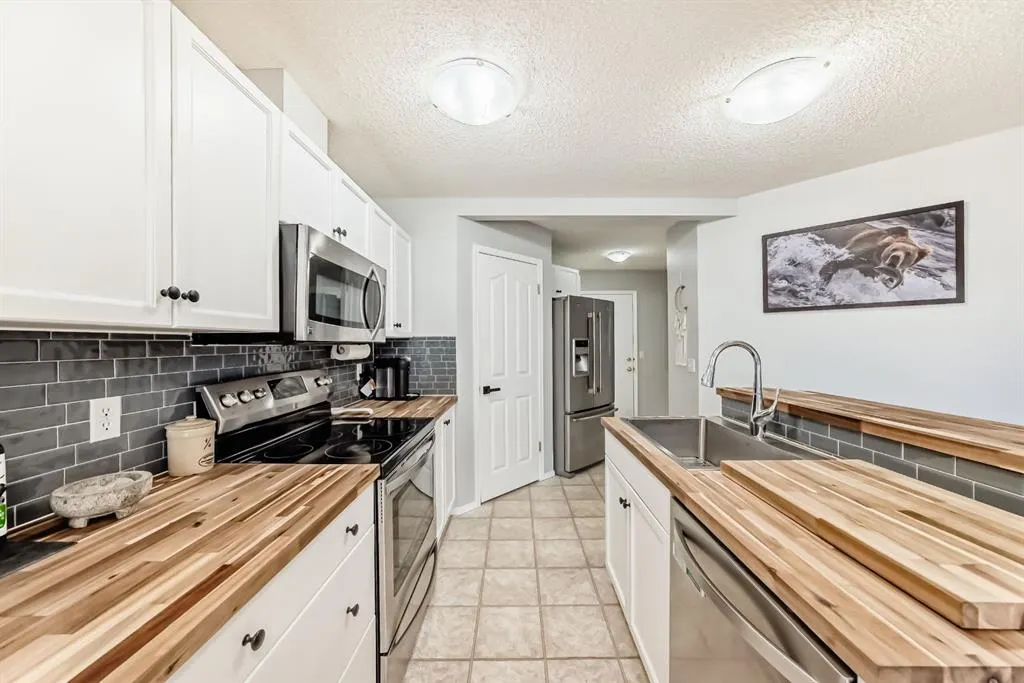 122 Bow Ridge Crescent, #8