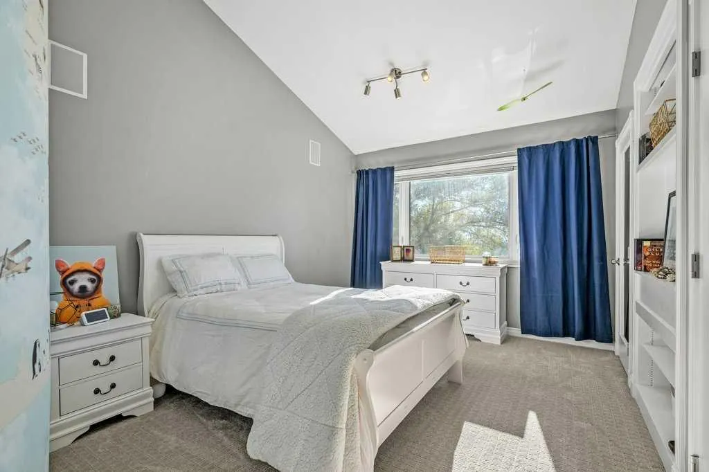 276 Edenwold Drive NW